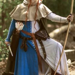 archer-historical-bowwoman-historic-larp-medieval-dress-bow-cape-nature-inspiration